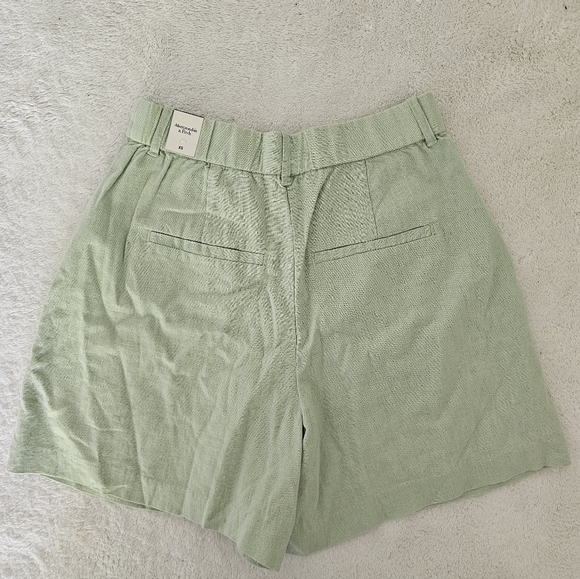 Abercrombie Sloane Tailored Short - Picture 2 of 4